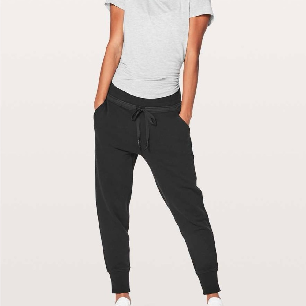 Lululemon Press Pause Joggers ll 25” size 10 Black